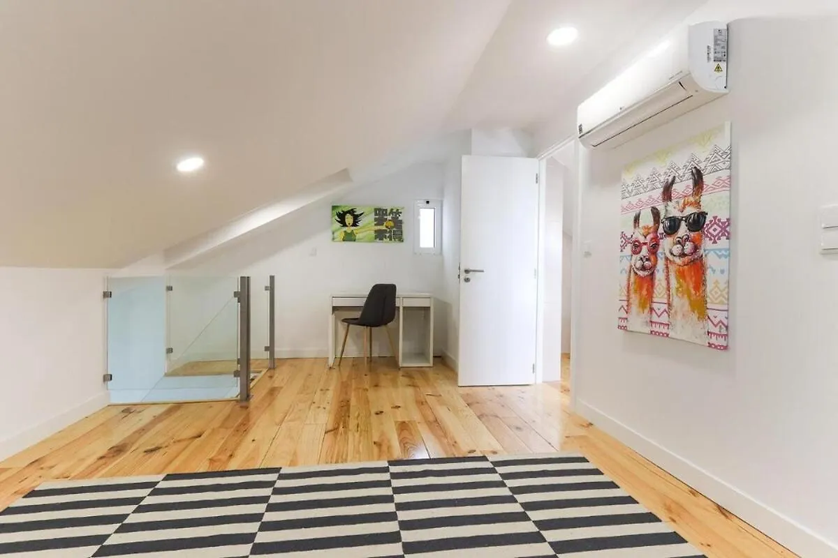Lisbon Duplex Deluxe 아파트 0*,  포르투갈